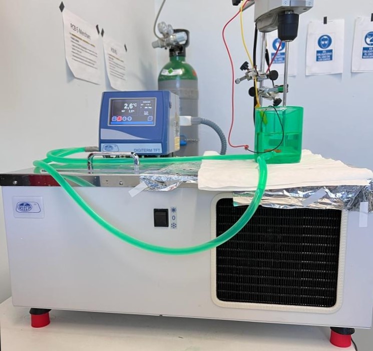 Thermostat FRIGITERM-TFT-30 plus house-developed electrochemical cells