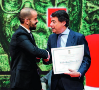 2015 Emilio Pérez recibe el Premio de Investigación Jóven Miguel Catalán